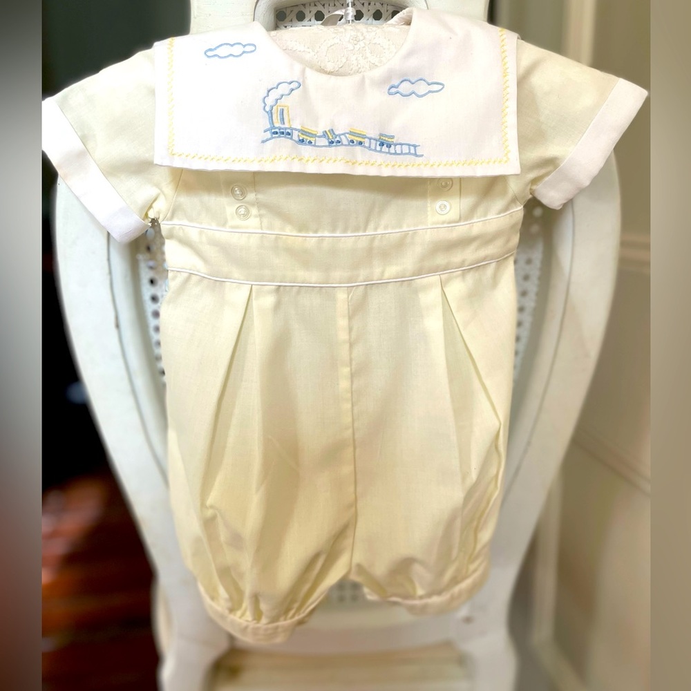 EUC Sarah Louise England Shortie. Size 3 months.